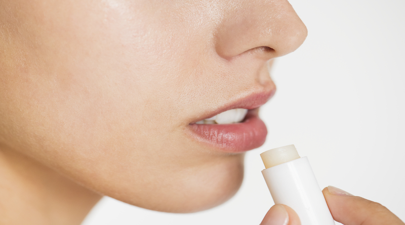 Descubre los mejores hidratantes labiales para labios secos y agrietados